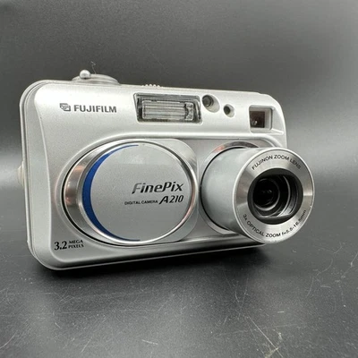 Fujifilm FinePix A210 Digitale Fotokamera - 3.2 MP - 128 MB XD Card - getestet✅ - Bild 1 von 4