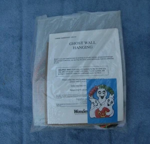 Colgante de pared Caron Wondert Ghost ""Happy Hunting"" #W94-101 - Imagen 1 de 4
