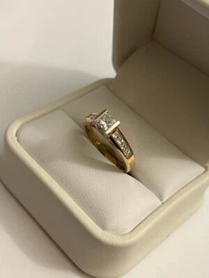 Oro amarillo 14K 3/4 quilates Anillo de compromiso de diamantes talla 71/2 Foto 1 de 2