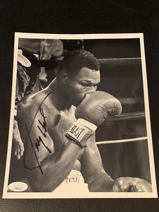 Larry Holmes Signed Type 1 Boxing Photo JSA COA Vintage Boxing Auto Action Shot - Picture 1 of 3