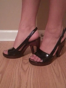 Neu ohne Karton zwei Lippen offene Zehenpartie Heels Größe 7 "Cookie" geschnitzter Absatz braun - Bild 1 von 12