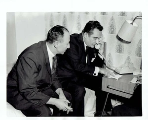 1961 Vintage Photo Hawks Owner Ben Kerner & Chicago Packers Owner trade players - Bild 1 von 2