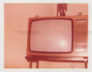 Interior Snapshot TV Element in a Home An Abstract and Unusual Composition - Foto 1 di 7