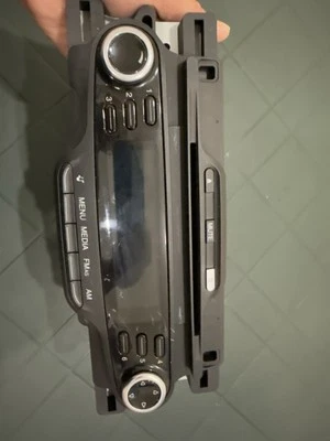 20429 Stereo autoradio lettore cd Alfa Romeo Giulietta dal 2010 al 2015 - Immagine 1 di 4