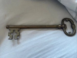 Vintage Large Brass antique Skeleton Key Bottle Opener - Picture 1 of 5