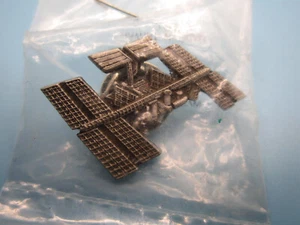 NASA Internationale Raumstation Satellitenmütze Pin Pinback Revers Krawatte Tack - Bild 1 von 2