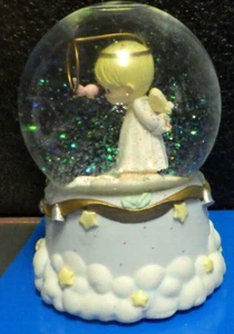 2001 vintage Precious Moments Enesco Hark Herald Angels sing music globe glitter - Picture 1 of 7