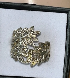 Beautiful Cubic Zirconia Leaf Statement Ring Size 13/L - Picture 1 of 9
