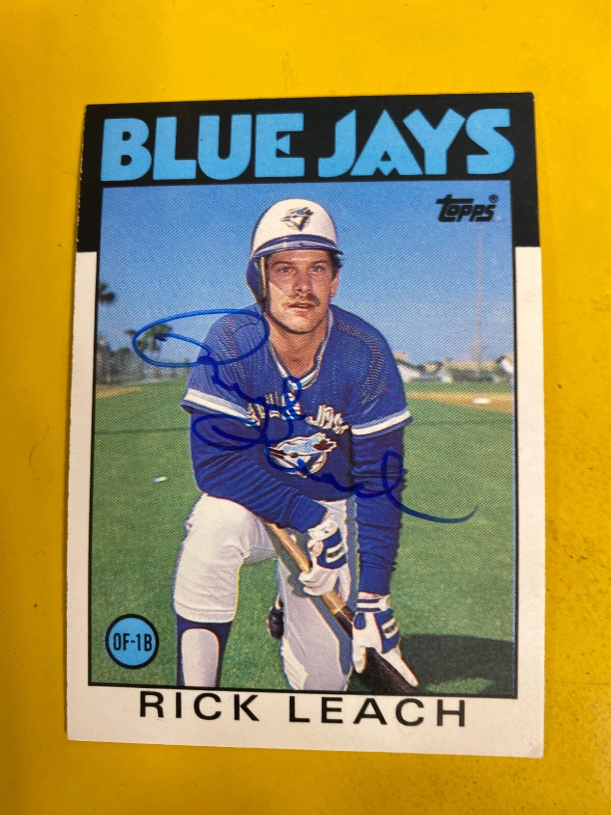 RS6219 1986 Topps Traded #63T Rick Leach BLUE JAYS  HAND SIGNED AUTOGRAPH