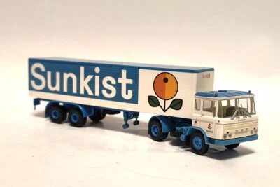 Brekina 85269 DAF 2600 SUNKIST Koffersattelzug blau/weiß Maßstab 1:87 Modellauto - Bild 1 von 3