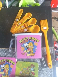 New 3 Pc Garfield By JIM Davis Measuring Spoons/Bush Sugar/Spice Container Set - Picture 1 of 10