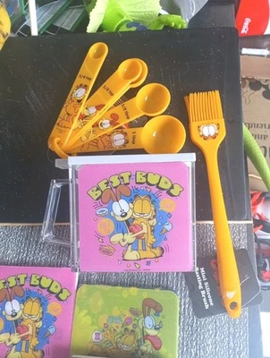 New 3 Pc Garfield By JIM Davis Measuring Spoons/Bush Sugar/Spice Container Set - Image 1 of 4