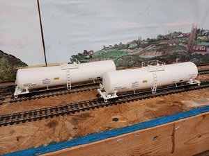 Customized HO Walthers 23K Funnel Flow Tank Car 2-pack UTLX White 932-27263 - Picture 1 of 14