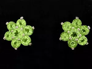 E058- Timeless 9ct Yellow Gold Natural Peridot Blossom Stud Earrings Cluster - Picture 1 of 2