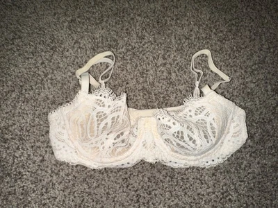 VERY LIGHTLY WORN Victoria’s Secret White Unlined Demi Bra Size 32B - Image 1 of 2