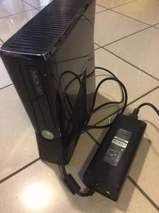Xbox 360 Slim 4GB Error E82 Non-Working Console + Working Power Supply - Picture 1 of 1