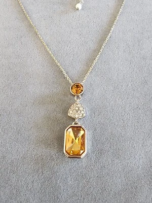 Collar Colgante De Colección SAQ Firmado Cristal 'Stack The Odds' Tono Dorado Avo ENVÍO GRATUITO $ Foto 1 de 4