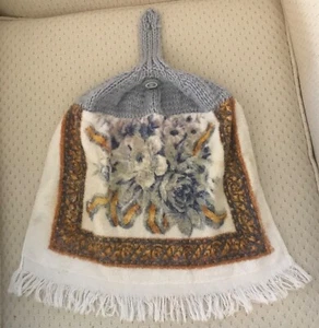 Ein blau & gelb/gold Blumen Küchen-/Badhandtuch mit gestricktem Griff! - Bild 1 von 3
