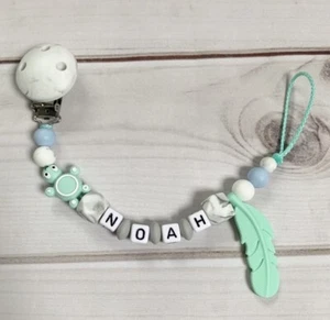 Cadena Chupete Correa Nuckelkette con Nombre Azul Claro Gris Menta Silicona - Bild 1 von 1