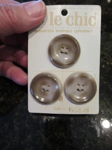 3 Vintage Le Chic 1 1/8" beige Mantelknöpfe NEU alter Lagerbestand - Bild 1 von 1