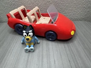 BLUEY'S ESCAPE CONVERTIBLE Special Figure with Red Vehicle And Bandit Figure - Picture 1 of 7