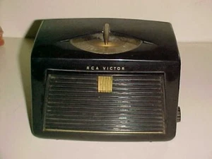 1948 RCA 8X521 - DARK CHOCOLATE  MIDGET Tube Radio - PLAYS GREAT - MANY STATIONS - Picture 1 of 8
