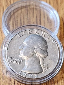 20% OFF - Vintage 1982P Washington Quarter–RARE Filled/Damaged Mint Mark Error - Picture 1 of 2