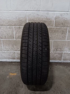 1x P225/55R17 Yokohama Avid Ascend LX 10/32 97 H Used Tire 2255517 - Image 1 of 3