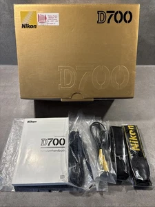 Nikon D700 - Verpackung, Anleitung und Zubehör - Picture 1 of 3