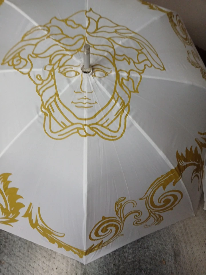Versace Medusa Colección Limitada Fragancias 31" Paraguas Grande Blanco y Dorado Foto 1 de 4