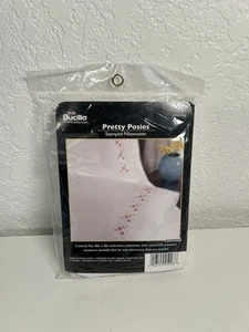 Bucilla "Pretty Posies" gestempelte Kissenbezüge Kokette WM45098 DIY Dekor Neu Handarbeit - Bild 1 von 3