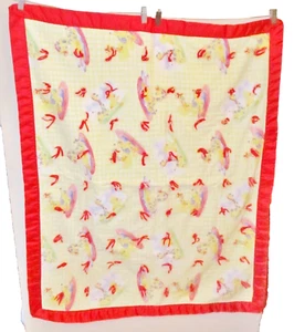 De colección. Manta para bebé Suzy Spafford a cuadros amarillos para guardería, patos para bebés, borde rojo - Imagen 1 de 12