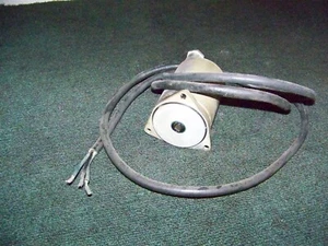 OMC JOHNSON EVINRUDE MOLDURA/INCLINACIÓN MOTOR DE 3 HILOS 76-80 HECHO EN ESTADOS UNIDOS NO CHINA - Imagen 1 de 3