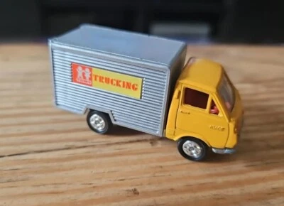 Caja de cerillas vintage Nº24 Tomica Toyota Hiace Tomy Trucking. Foto 1 de 4