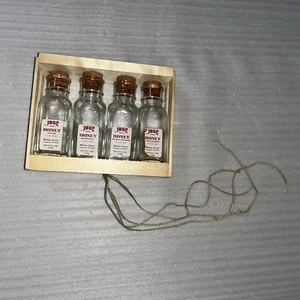 4 Vintage Honey Acres 1852 Brand pure honey 4 ounce bottles and wooden case. - Picture 1 of 5