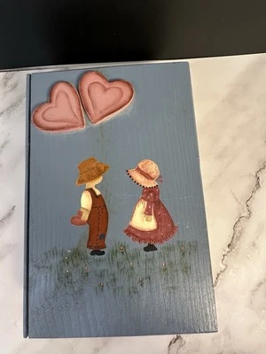 Vintage Primitive HANDMADE ONE OF A KIND Wood Book AMISH BOY & GIRL Hearts Foto 1 de 4
