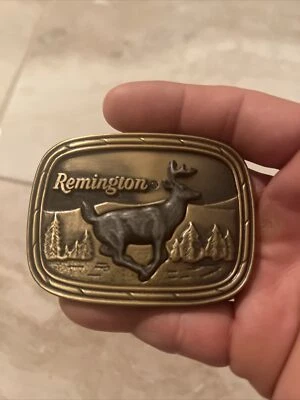Fivela de cinto vintage Remington Running Deer 1979 colecionável - Imagem 1 de 4