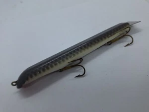 7" Non Weighted Suick Grey Sucker Jerkbait Crankbait Musky Lure - Picture 1 of 5