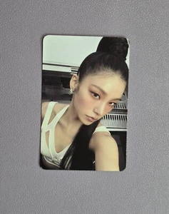 YEJI-AIR- PHOTOBOOK PHOTOCARD - Picture 1 of 2