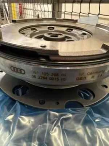 AUDI Q5 QR A4 B8 A5 8T 8F 2.0TDi DUAL MASS FLYWHEEL 0B1105266AN GENUINE SACHS - Picture 1 of 4