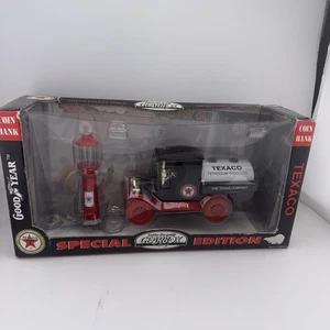 Getriebe 1912 Ford Model T Öltanker / 1920 Wayne Gas Pump Diecast - Bild 1 von 6