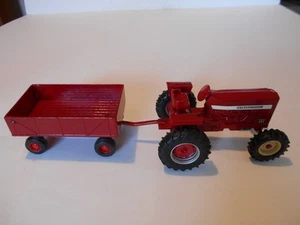 Custom Vintage 1967 Ertl 1:32 Scale International 656 Tractor w/MFD & Wagon Used - Picture 1 of 16