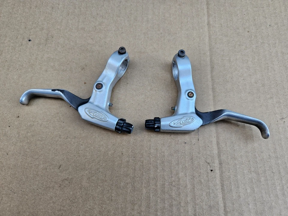 Juego de palancas de freno izquierda + derecha para bicicleta de montaña Avid BB abrazadera de 22,2 mm plateada Foto 1 de 4