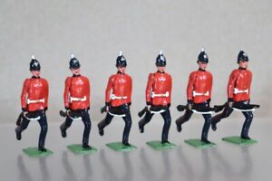 BRITAINS RE PAINTED BRITISH FOOT SOLDIER REGIMENT RUNNING at the TRAIL od