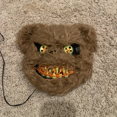 Máscara de Halloween Light Up Five Nights At Freddy's Killer Teddy Bear funciona Foto 1 de 4