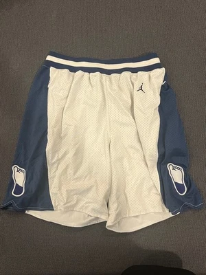 Pantalones Cortos Nike Carolina del Norte Tacones Alquitranados Jordan 1982 Retro Para Hombre Talla Grande Foto 1 de 4