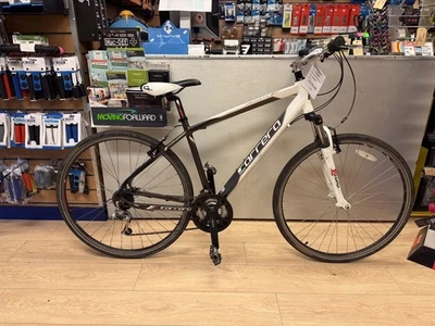 Used Carrera Crossfire 700C Wheels 19" Frame Hybrid White/Red Bike - Image 1 of 4