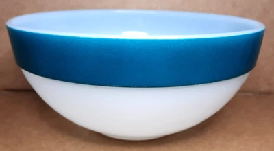 Anchor Hocking [USA] Fire King 'Colonial Rim' Blue/Teal Banded 7" Mixing Bowl - Image 1 of 4