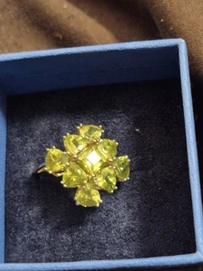 10kt Gold Ring With Light Green Stones. Weighs 3.4 Grams. Size 6.5. - Picture 1 of 4