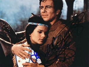 Uschi Glas & Götz George Autogramm handsigniert Winnetou  Apanatschi  usw. X59 - Bild 1 von 2